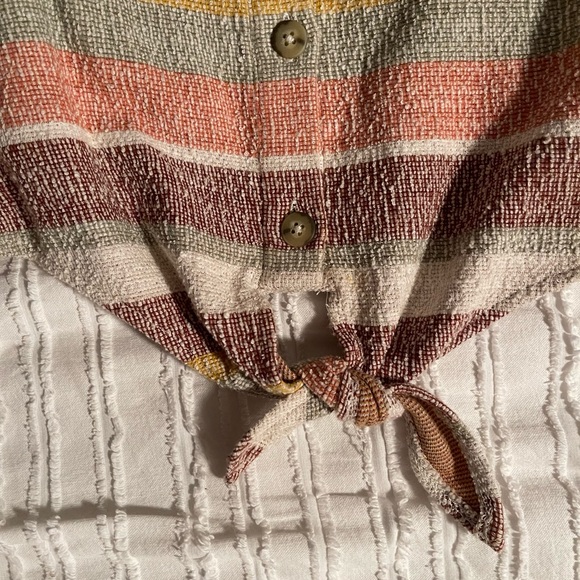 Multi colored button up front tie blouse - Picture 5 of 5